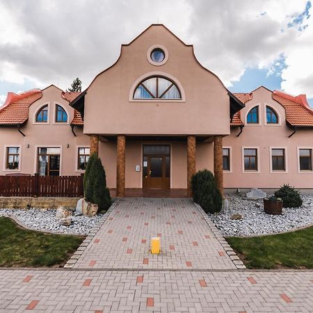 Sarovce Motel Ard מראה חיצוני תמונה