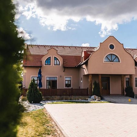 Sarovce Motel Ard מראה חיצוני תמונה