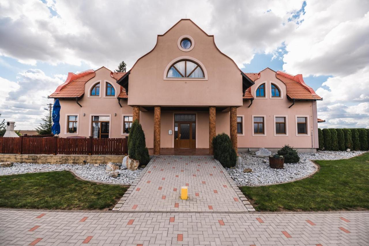 Sarovce Motel Ard מראה חיצוני תמונה
