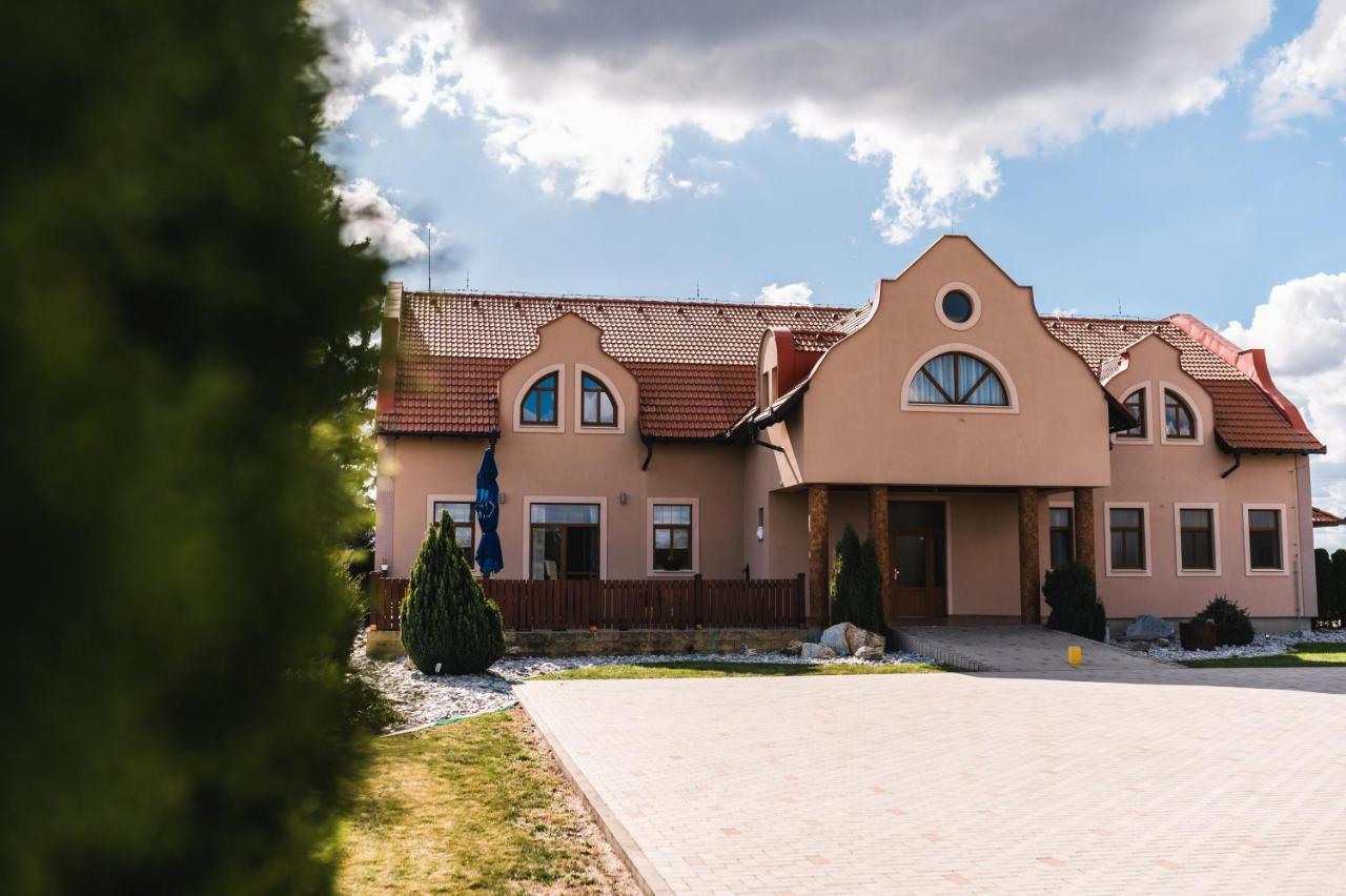 Sarovce Motel Ard מראה חיצוני תמונה