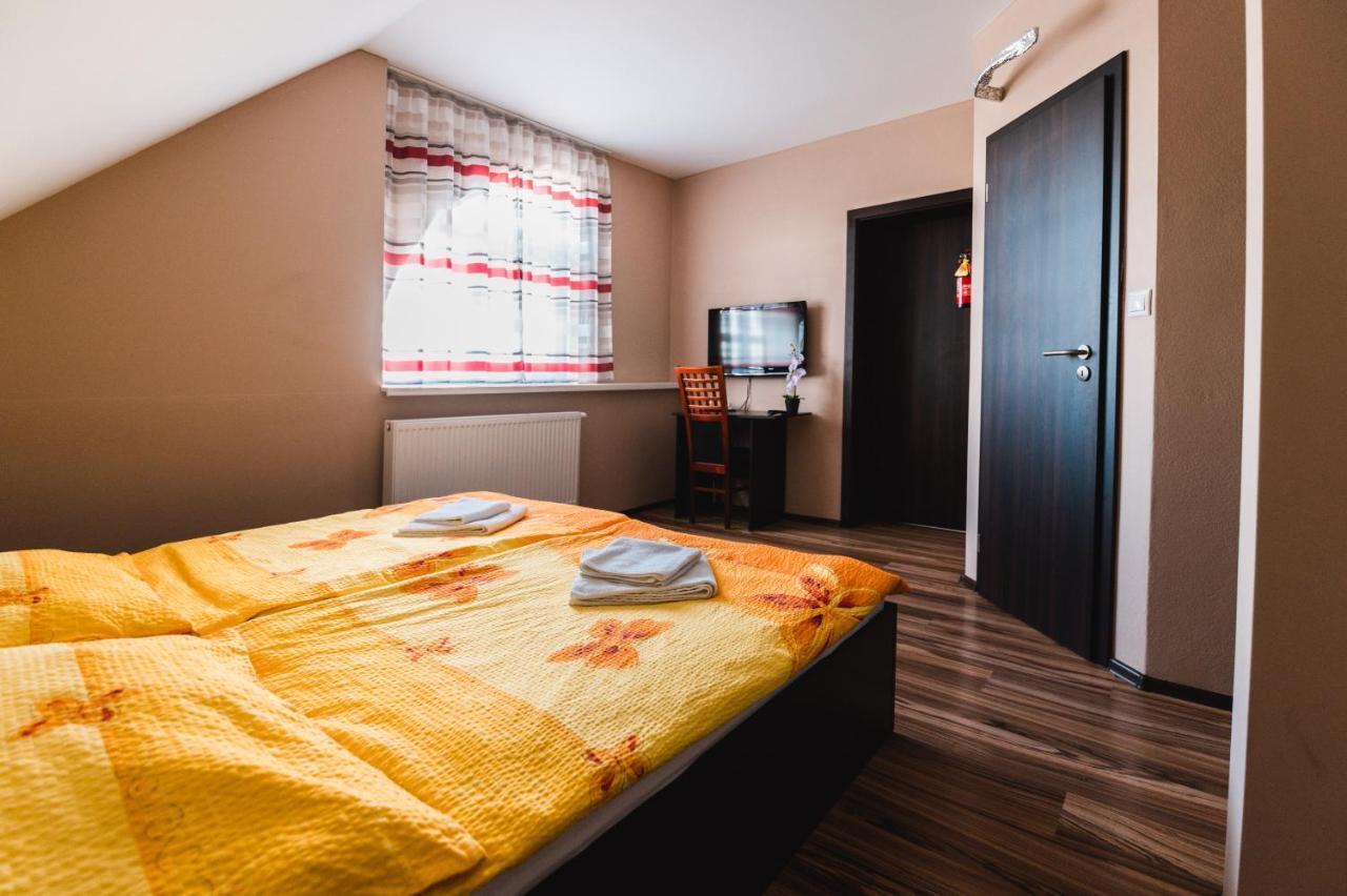 Sarovce Motel Ard מראה חיצוני תמונה