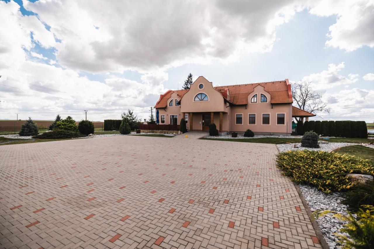 Sarovce Motel Ard מראה חיצוני תמונה