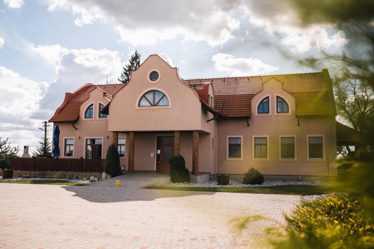 Sarovce Motel Ard מראה חיצוני תמונה