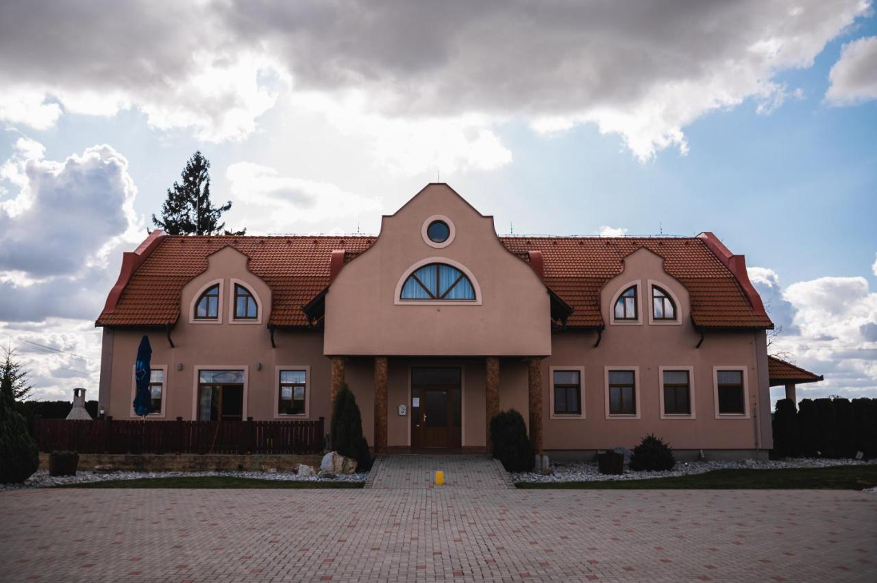 Sarovce Motel Ard מראה חיצוני תמונה