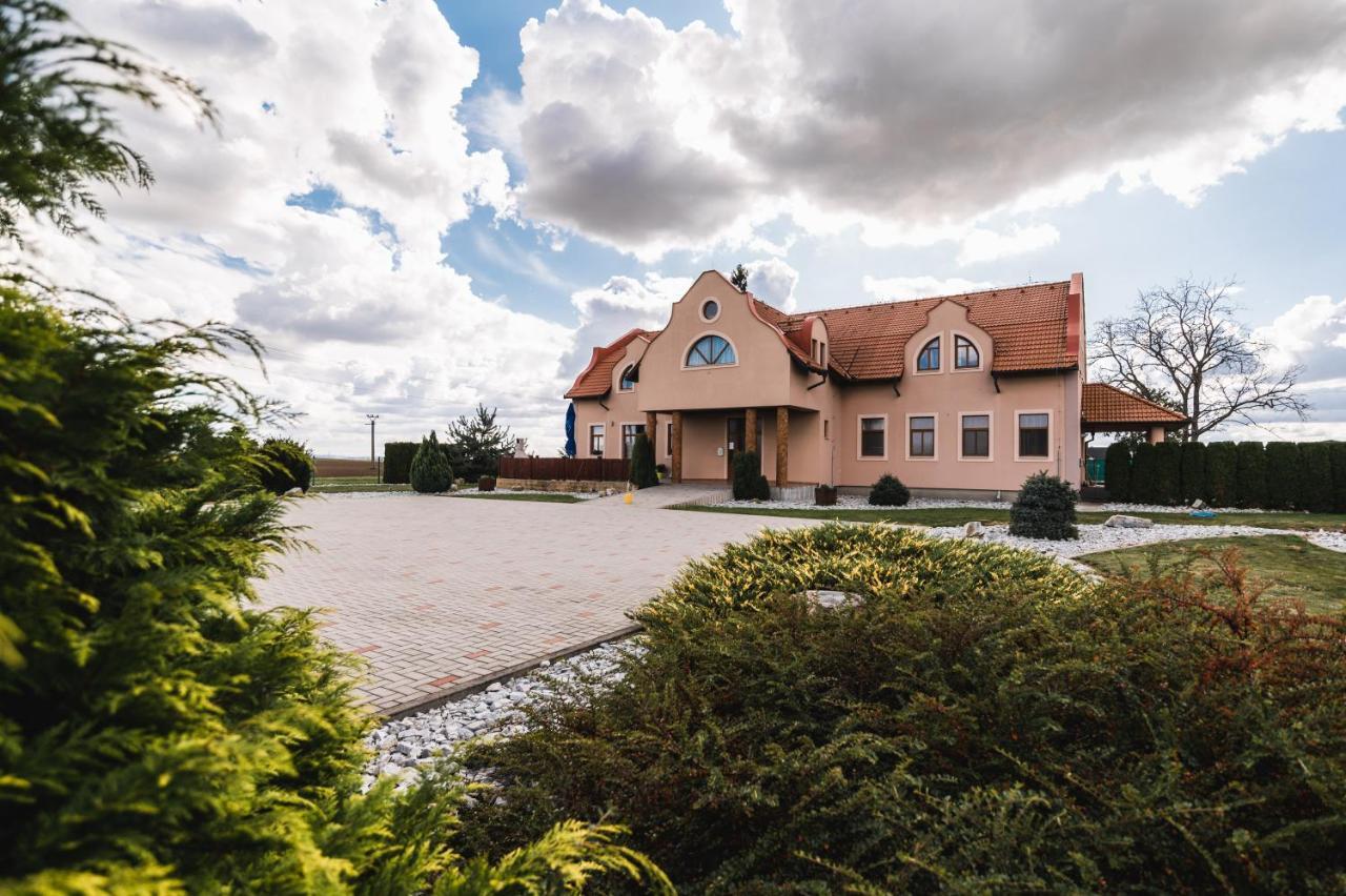 Sarovce Motel Ard מראה חיצוני תמונה